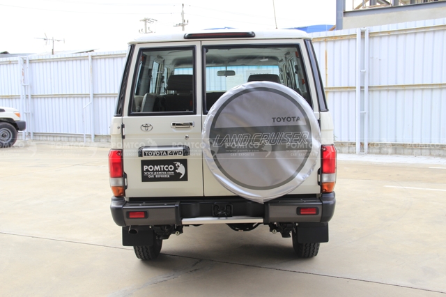 http://www.pomtco.com/automotive/pic_toyota/TLL70J-01/toyota_landcruiser70_10seats_003.JPG